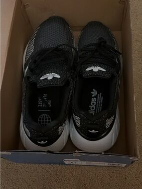 Adidas Women’s  Black White Lightweight Running Shoes 7.5